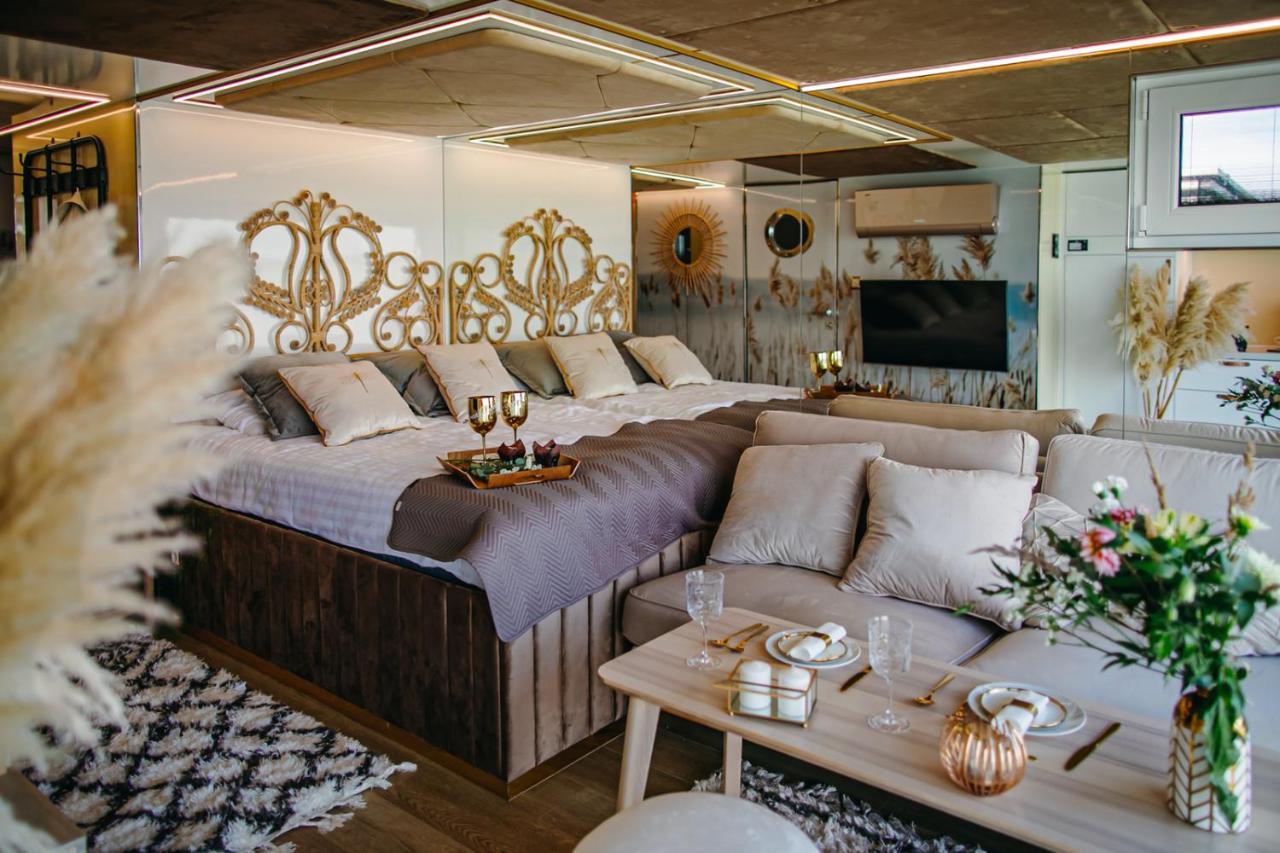 MyHouseboat 2 Hotel Mörbisch am See Eksteriør billede
